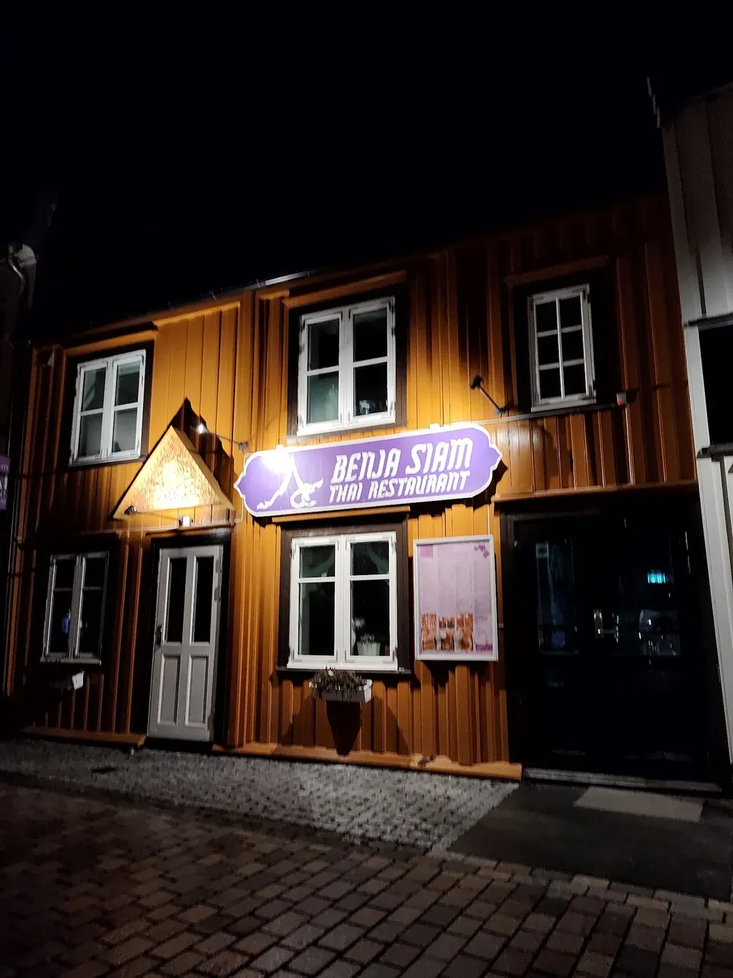 Fasaden om kvelden