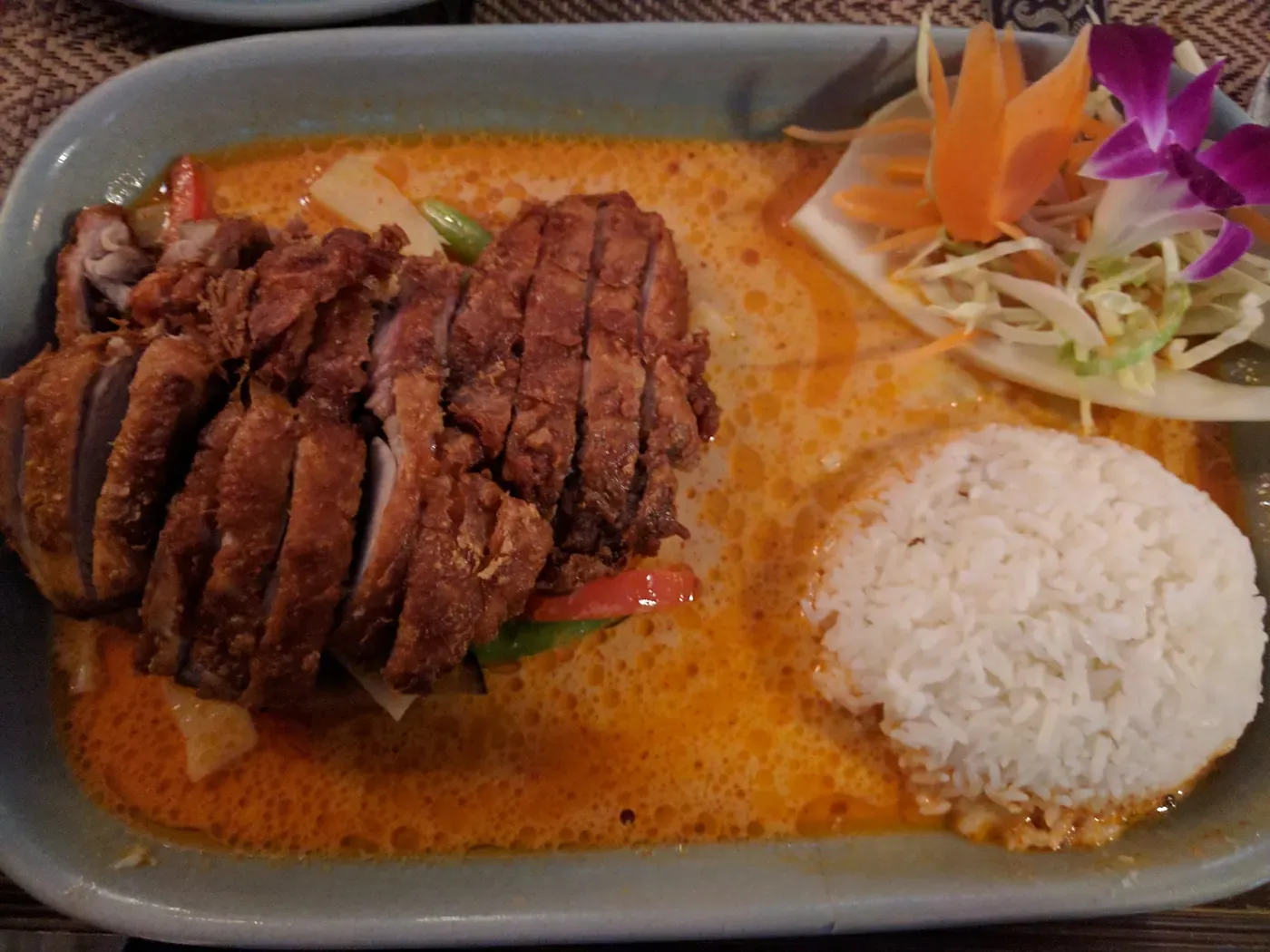 Rød curry med and